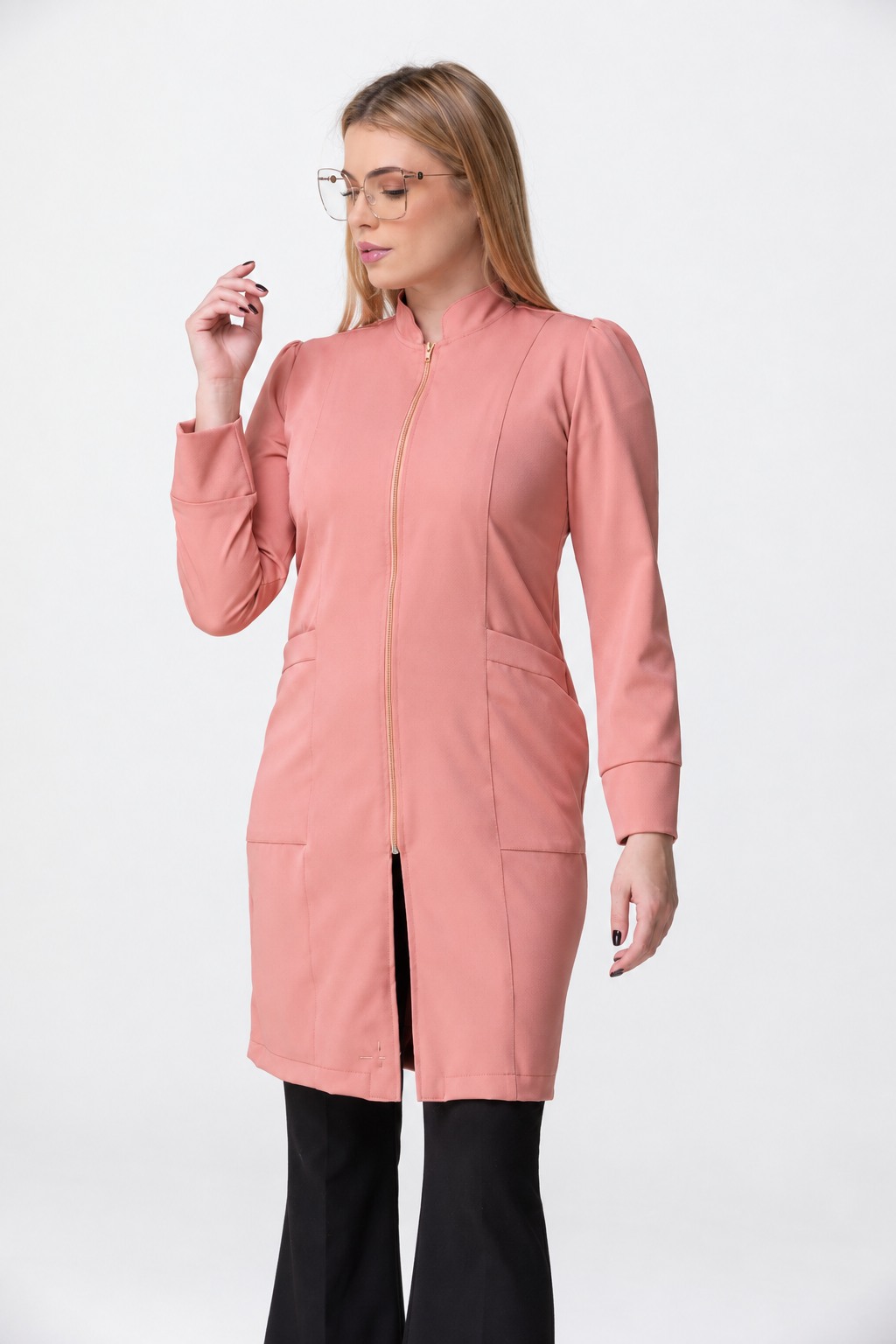 Jaleco Rosé com Zíper — nome a confirmar com modelo virtual